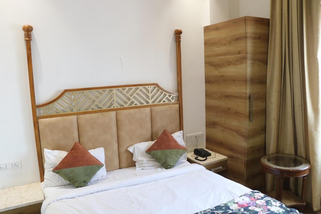 Hotel Rv Golden Amritsar Exterior photo