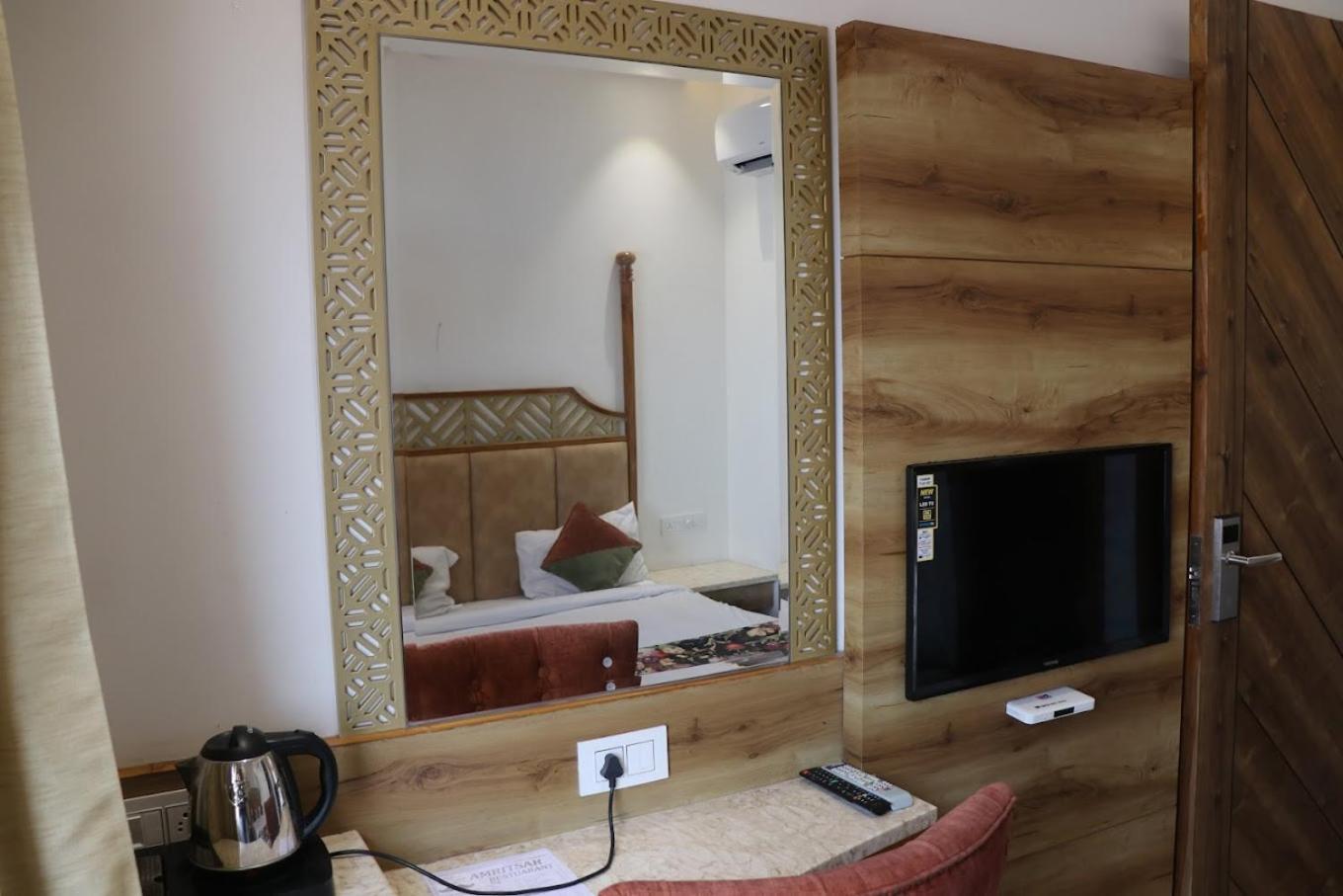 Hotel Rv Golden Amritsar Exterior photo