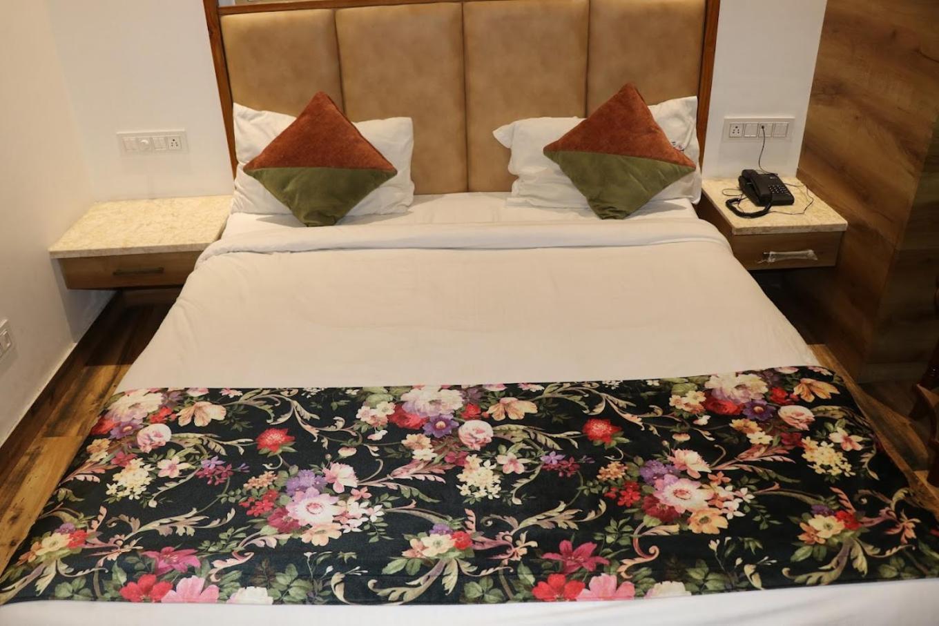 Hotel Rv Golden Amritsar Exterior photo